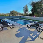 Апартаменты Sunny Oasis