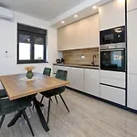 Sunny Oasis Apartman *
