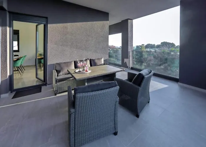 Sunny Oasis 比比涅