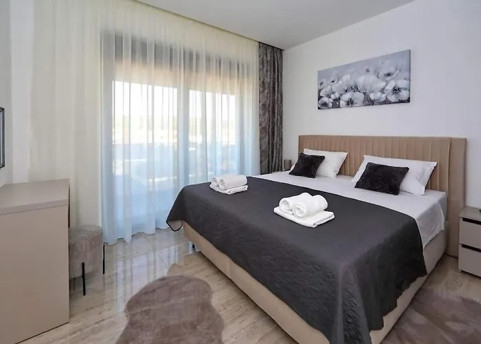 Sunny Oasis 比比涅