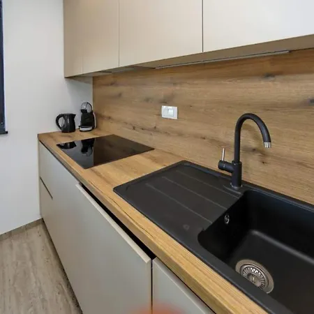 Sunny Oasis Apartment *